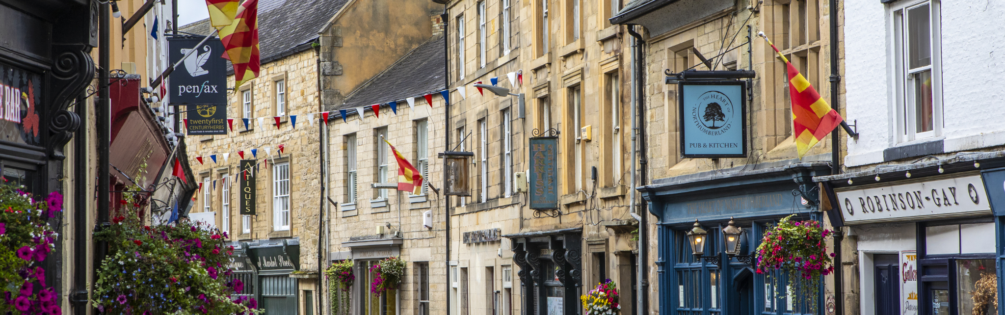 market-street-hexham-northumberland-uk-august-th-view-historic-town